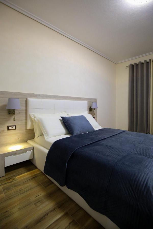 Hotel Vd Roleks Vlorë Habitación foto