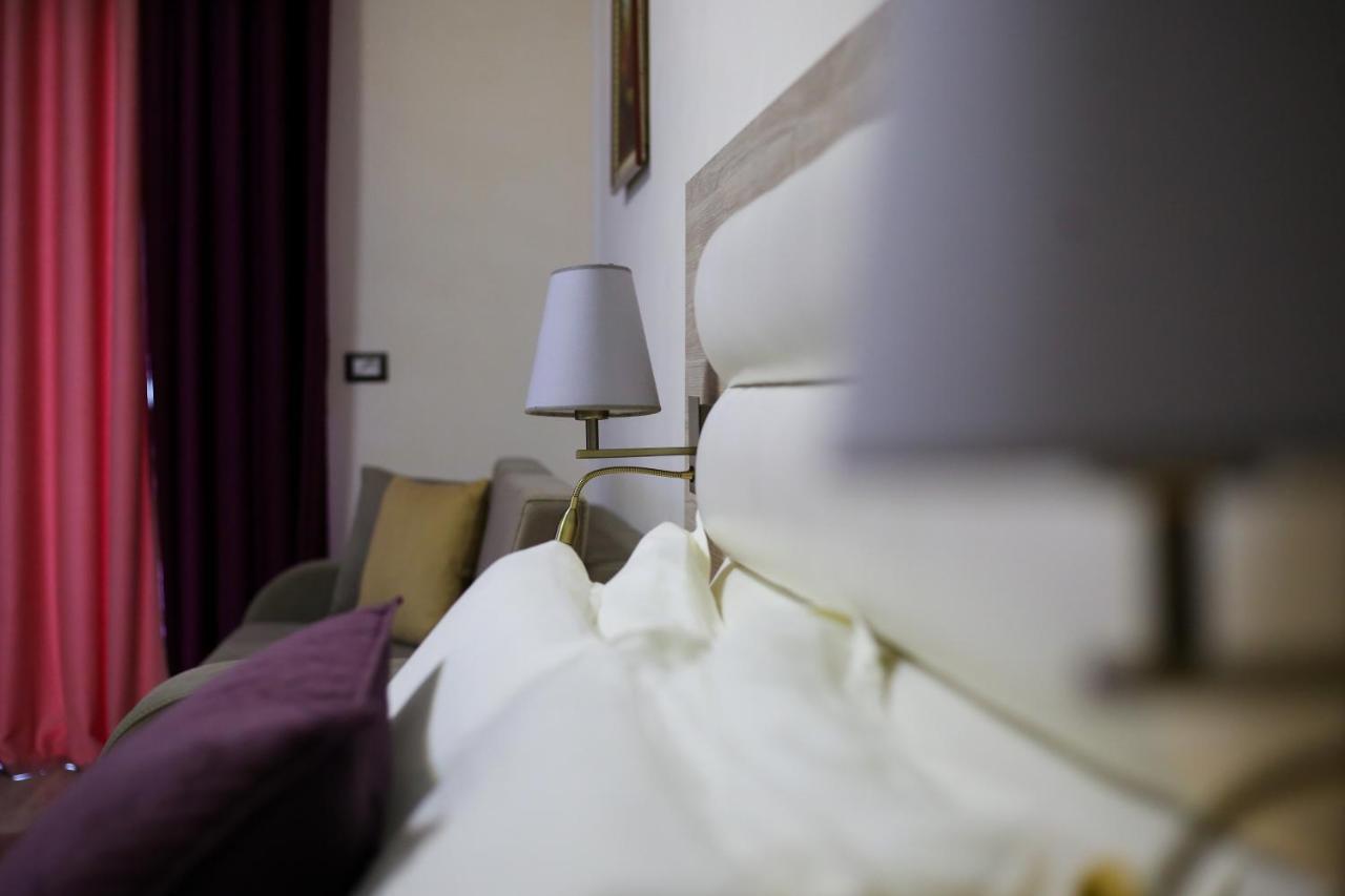 Hotel Vd Roleks Vlorë Habitación foto