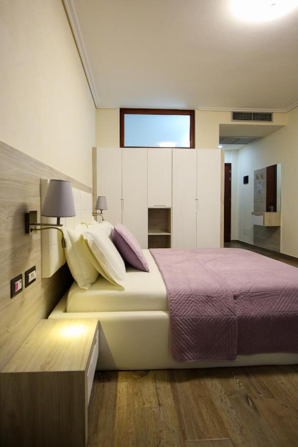 Hotel Vd Roleks Vlorë Habitación foto
